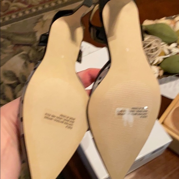 NEW Neiman Marcus leather sling back heels - Picture 4 of 8